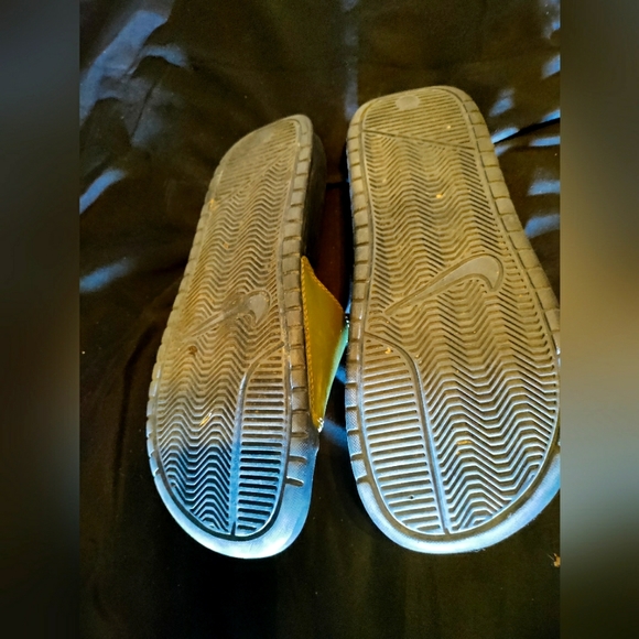 Nike slides - Picture 3 of 3